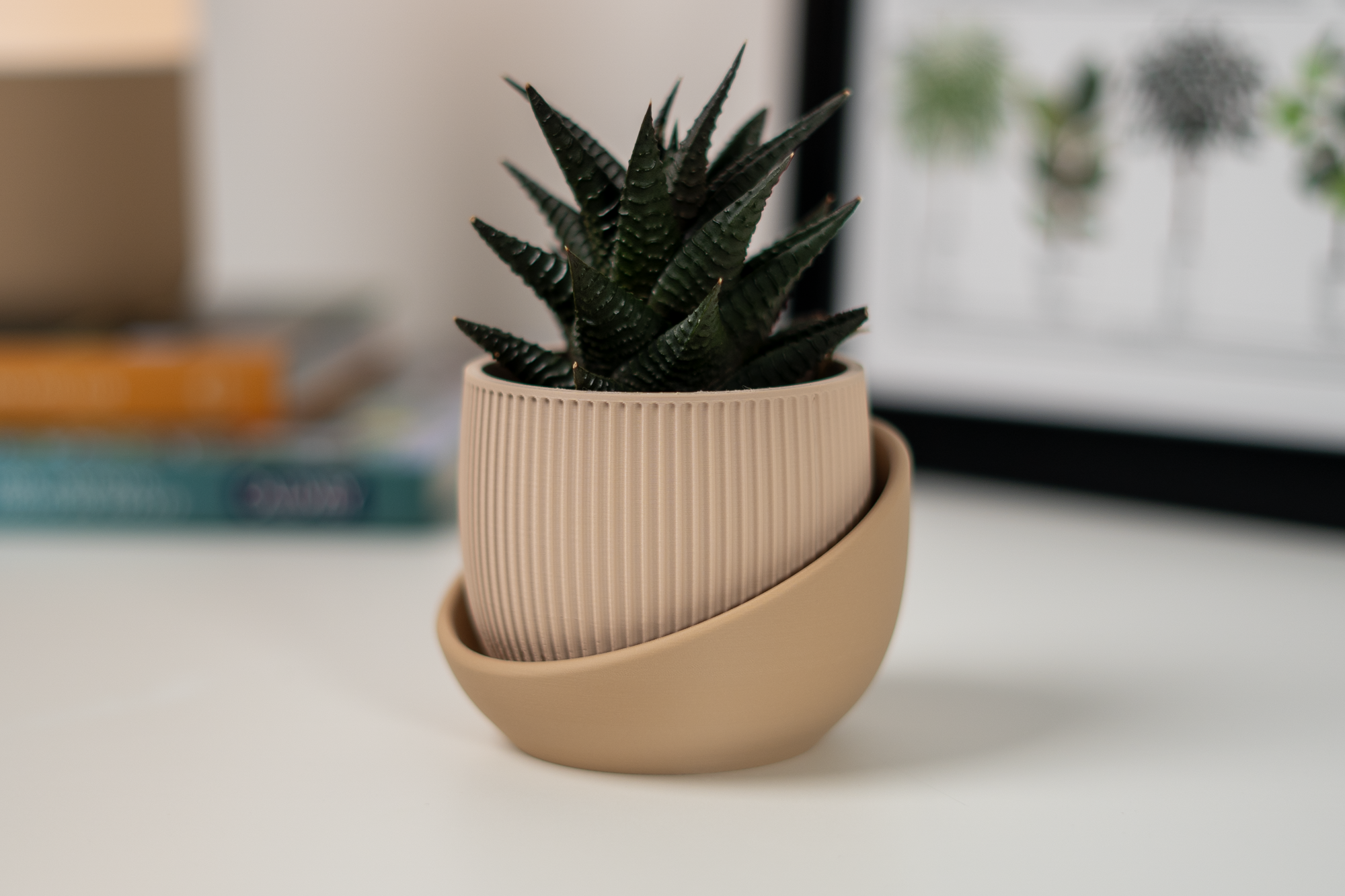 The Eero planter